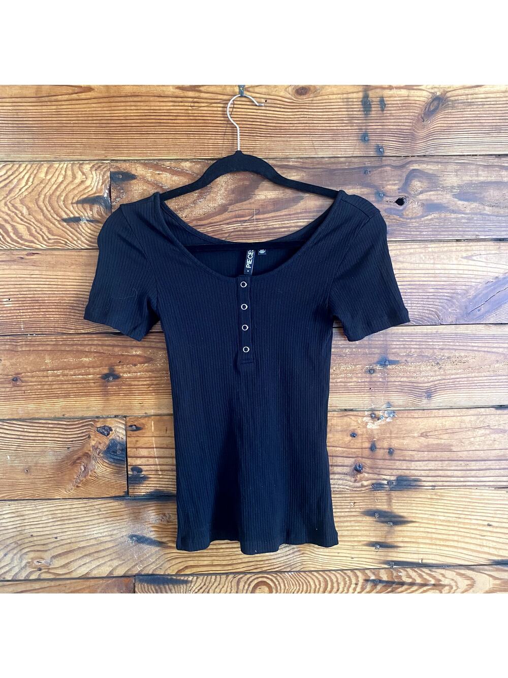 Pieces short sleeve ribbed henley top